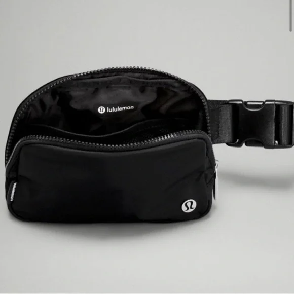 Lululemon Everywhere Belt Bag Black NEW With TAGS - Picture 5 of 12